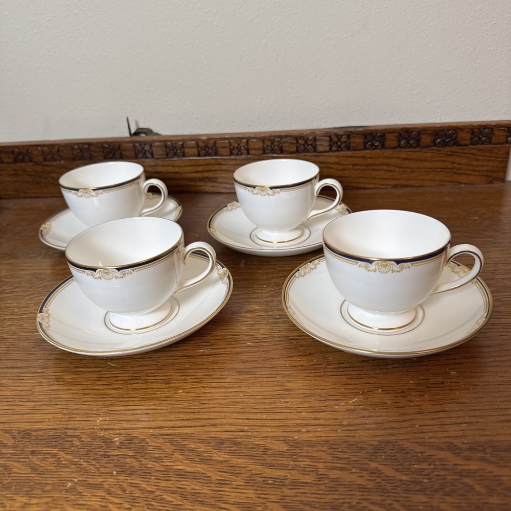 Wedgwood "Cavendish" Set of 4 Bone China Teacups 2 5/8" 6oz & Saucers 5 3/4"